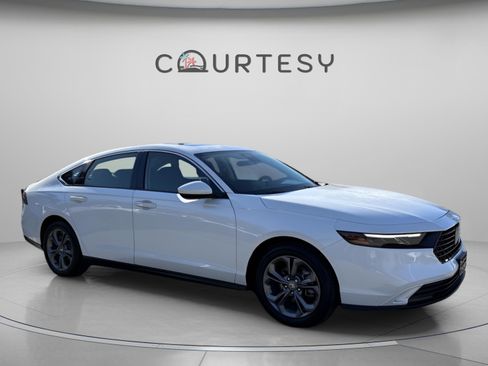 Used 2024 Honda Accord EX image 10