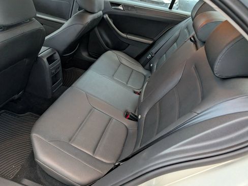 Used 2011 Volkswagen Jetta SE image 17