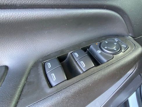 Used 2023 Chevrolet Equinox LT image 19