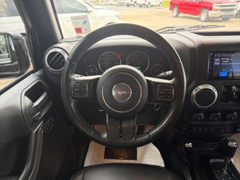 Used 2018 Jeep Wrangler Unlimited Rubicon w/ Connectivity Group AWD/4WD image 21