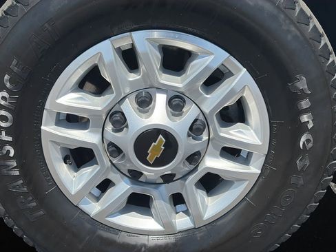 Certified 2024 Chevrolet Silverado 2500 LT w/ Convenience Package AWD/4WD image 9