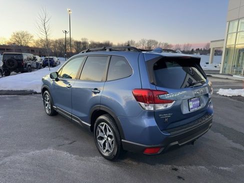 Used 2022 Subaru Forester Premium image 8