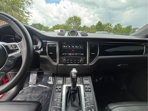 Used 2018 Porsche Macan Sport Edition AWD/4WD image 11