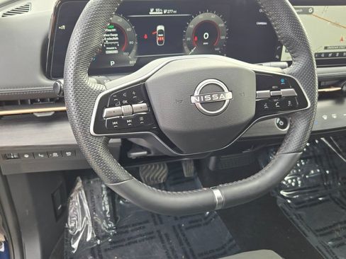 Used 2024 Nissan Ariya AWD image 25