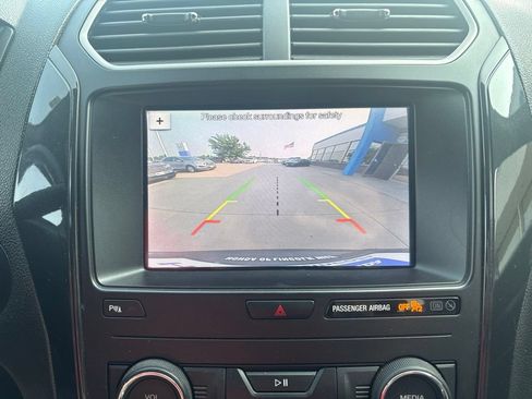 Used 2019 Ford Explorer XLT w/ Equipment Group 202A AWD/4WD image 19