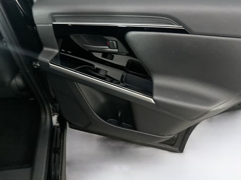 Used 2024 Toyota bZ4X XLE w/ Weather Package image 30