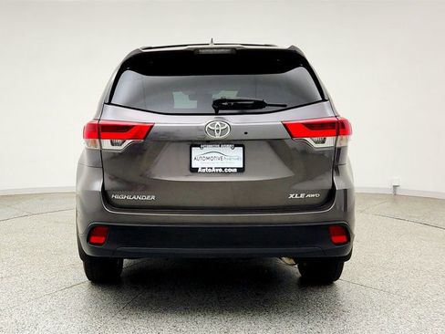 Used 2019 Toyota Highlander XLE AWD/4WD image 6