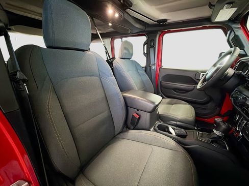 Used 2024 Jeep Wrangler Unlimited image 27