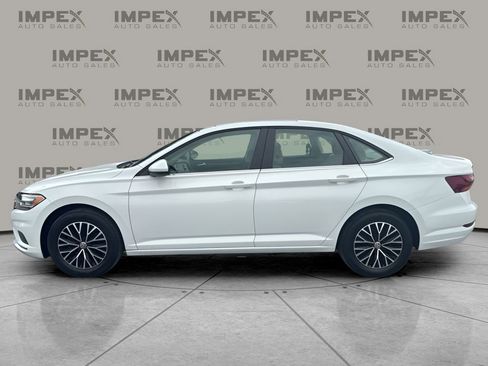 Used 2019 Volkswagen Jetta SE w/ Cold Weather Package FWD image 2