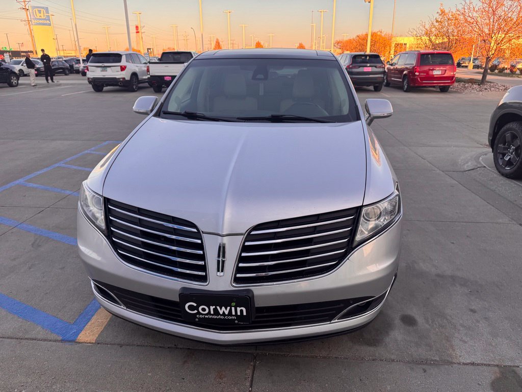 Used 2019 Lincoln MKT AWD image 10