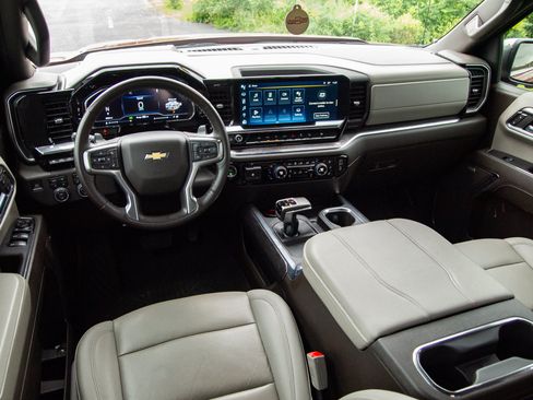 Used 2024 Chevrolet Silverado 1500 LTZ AWD/4WD image 26