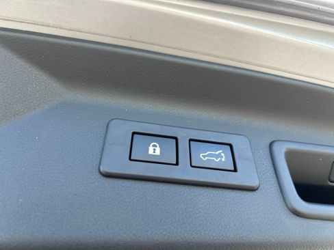 Used 2025 Subaru Forester Premium AWD/4WD image 11