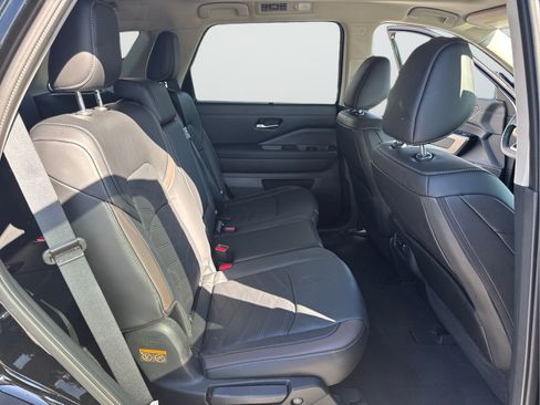 Certified 2025 Nissan Pathfinder Platinum w/ Cargo Package FWD image 41