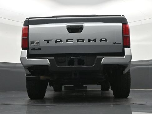 Used 2025 Toyota Tacoma SR5 AWD/4WD image 26