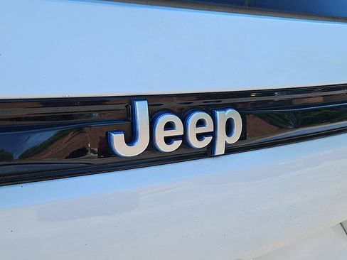 Used 2024 Jeep Grand Cherokee Limited 4xe AWD/4WD image 8