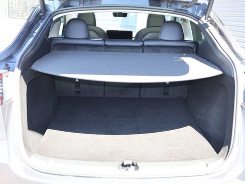 Used 2023 Tesla Model Y Long Range AWD/4WD image 23
