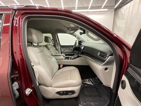 Used 2024 Jeep Wagoneer L Series II w/ Flexible Seating Group RWD image 22
