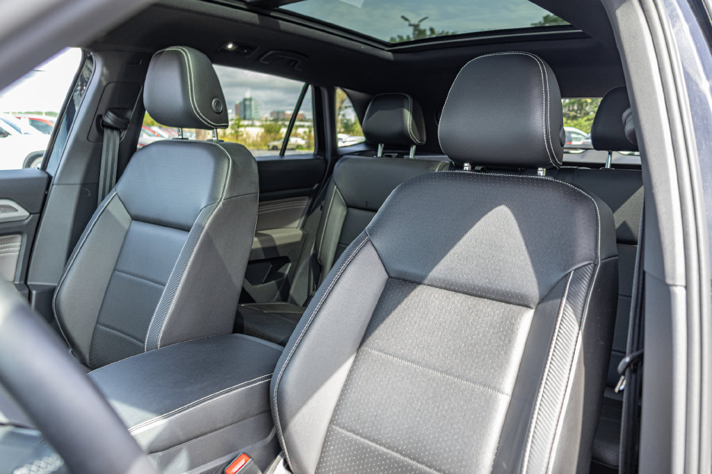 Certified 2023 Volkswagen Atlas Cross Sport SE w/ Panoramic Sunroof Package AWD/4WD image 12
