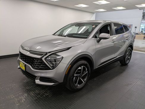 Used 2025 Kia Sportage LX image 1