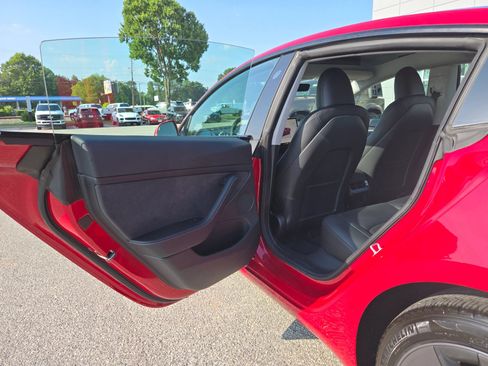 Used 2023 Tesla Model 3 Standard Range RWD image 11