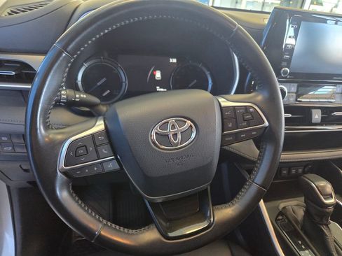 Used 2020 Toyota Highlander XLE AWD/4WD image 40