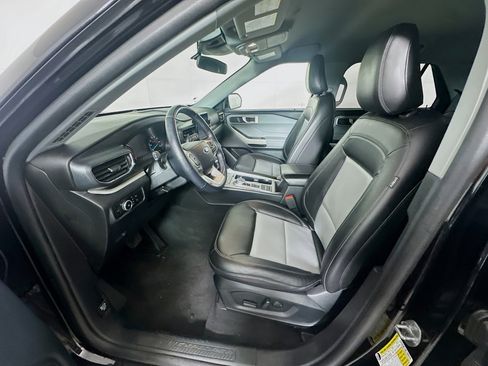 Used 2023 Ford Explorer XLT w/ Equipment Group 202A image 13
