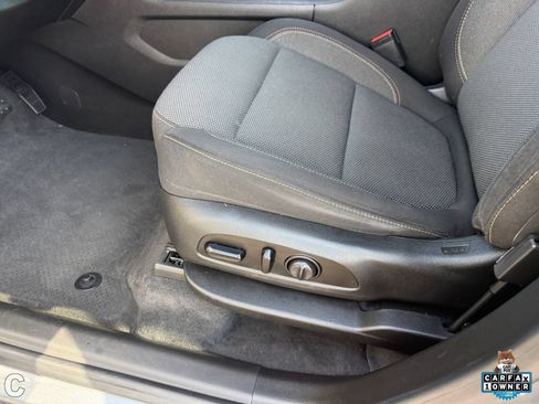 Used 2020 Chevrolet Traverse LT FWD image 13