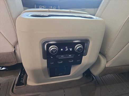 Used 2021 GMC Yukon XL Denali w/ Denali Premium Package image 19