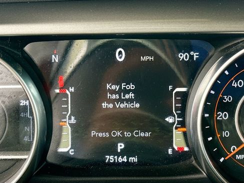Used 2022 Jeep Wrangler Unlimited Sahara w/ Cold Weather Group AWD/4WD image 13