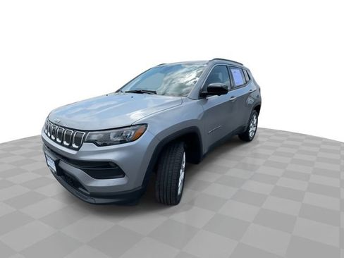 Used 2022 Jeep Compass Latitude w/ Sun and Sound Group image 4