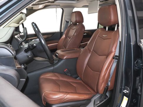 Used 2019 Cadillac Escalade ESV Premium Luxury image 24