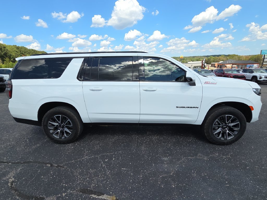 Certified 2024 Chevrolet Suburban Z71 w/ Luxury Package AWD/4WD image 9