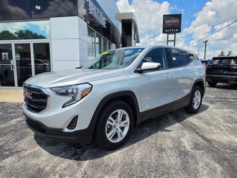 Used 2020 GMC Terrain SLE FWD image 1