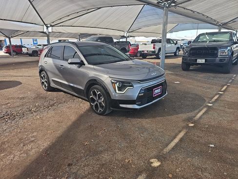 Used 2023 Kia Niro EX Touring image 7