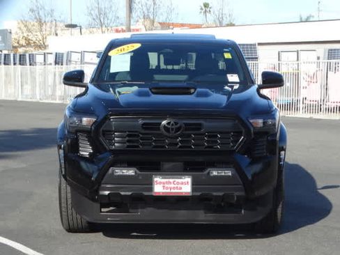 Used 2025 Toyota Tacoma TRD Sport image 3