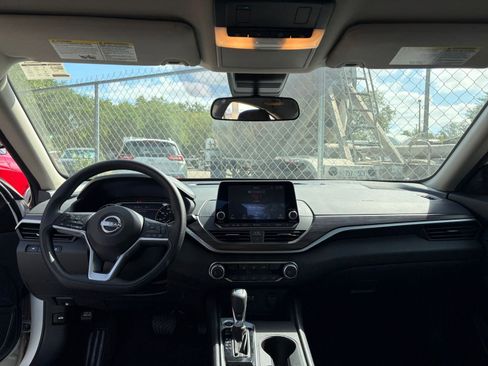 Used 2025 Nissan Altima 2.5 SV image 33