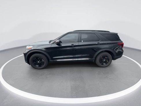 Used 2023 Ford Explorer XLT w/ Equipment Group 202A AWD/4WD image 5