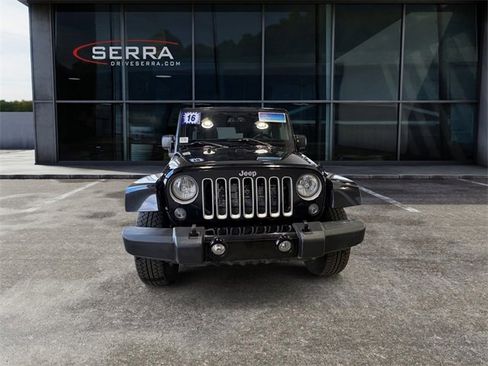 Used 2016 Jeep Wrangler Unlimited Sahara w/ Dual Top Group image 6