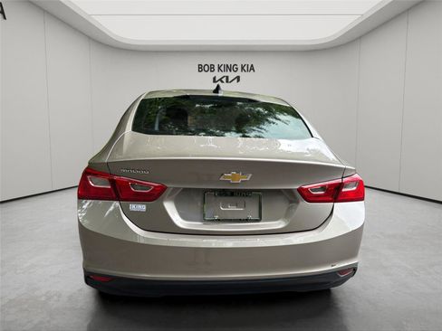 Used 2022 Chevrolet Malibu LS FWD image 4