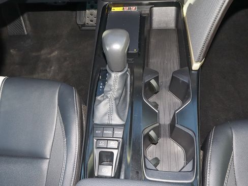 Used 2025 Toyota Camry SE image 19