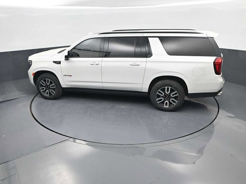 Used 2022 GMC Yukon XL AT4 AWD/4WD image 30