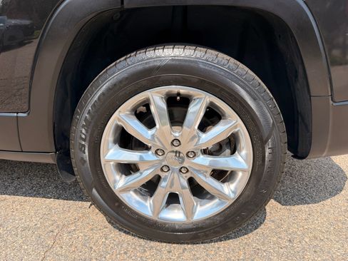 Used 2016 Jeep Cherokee Limited AWD/4WD image 38