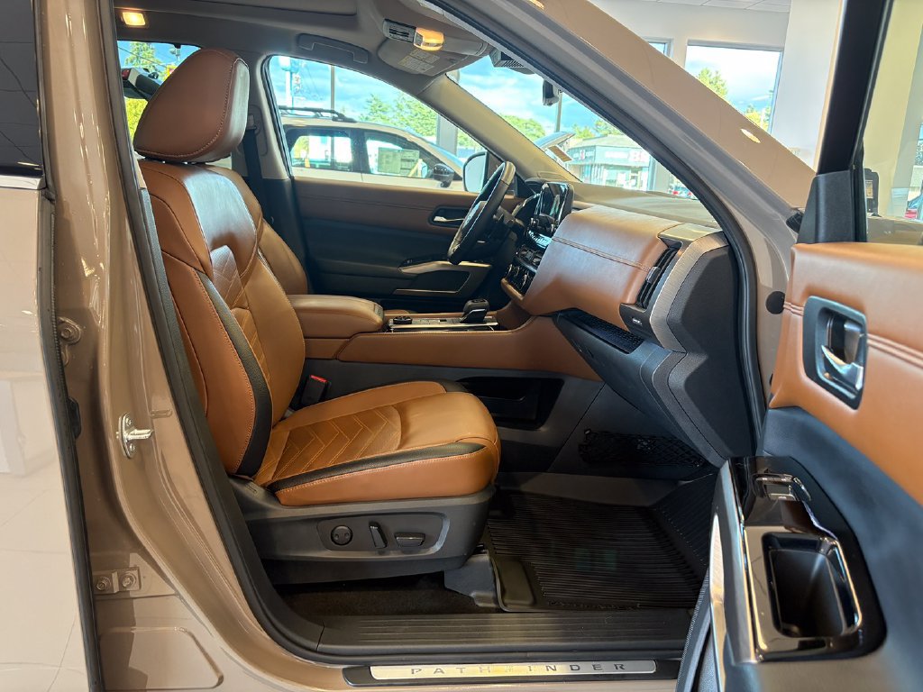 Used 2023 Nissan Pathfinder Platinum AWD/4WD image 24