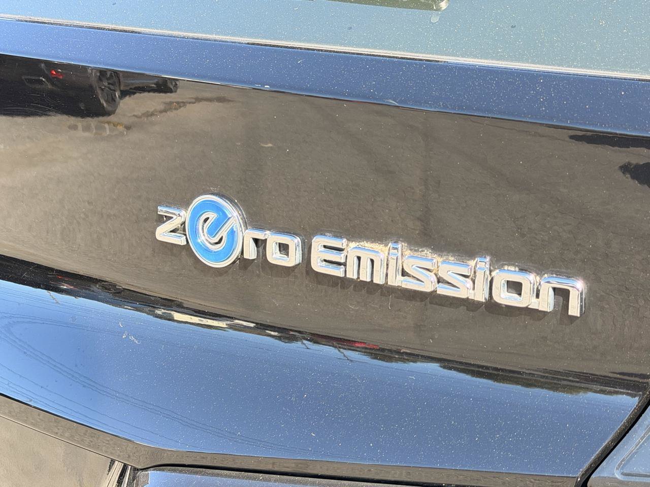Used 2018 Nissan Leaf SV FWD image 9