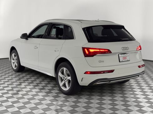 Used 2023 Audi Q5 Premium w/ Convenience Package image 3