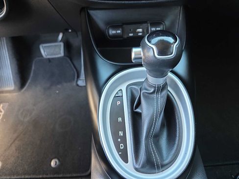 Used 2017 Kia Soul + FWD image 25