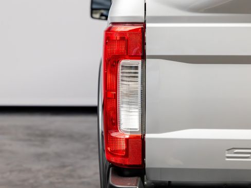 Used 2018 Ford F250 Lariat w/ Chrome Package AWD/4WD image 17