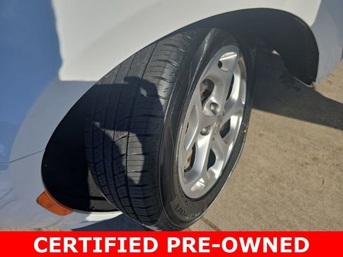Used 2023 Chrysler Pacifica Limited FWD image 34