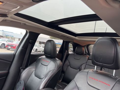 Used 2016 Jeep Cherokee Trailhawk w/ Comfort/Convenience Group image 20