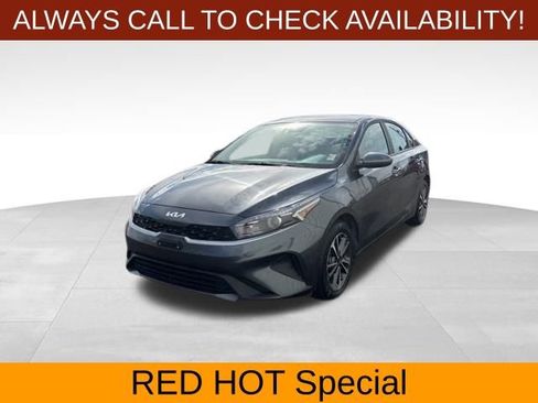 Used 2024 Kia Forte LXS image 3